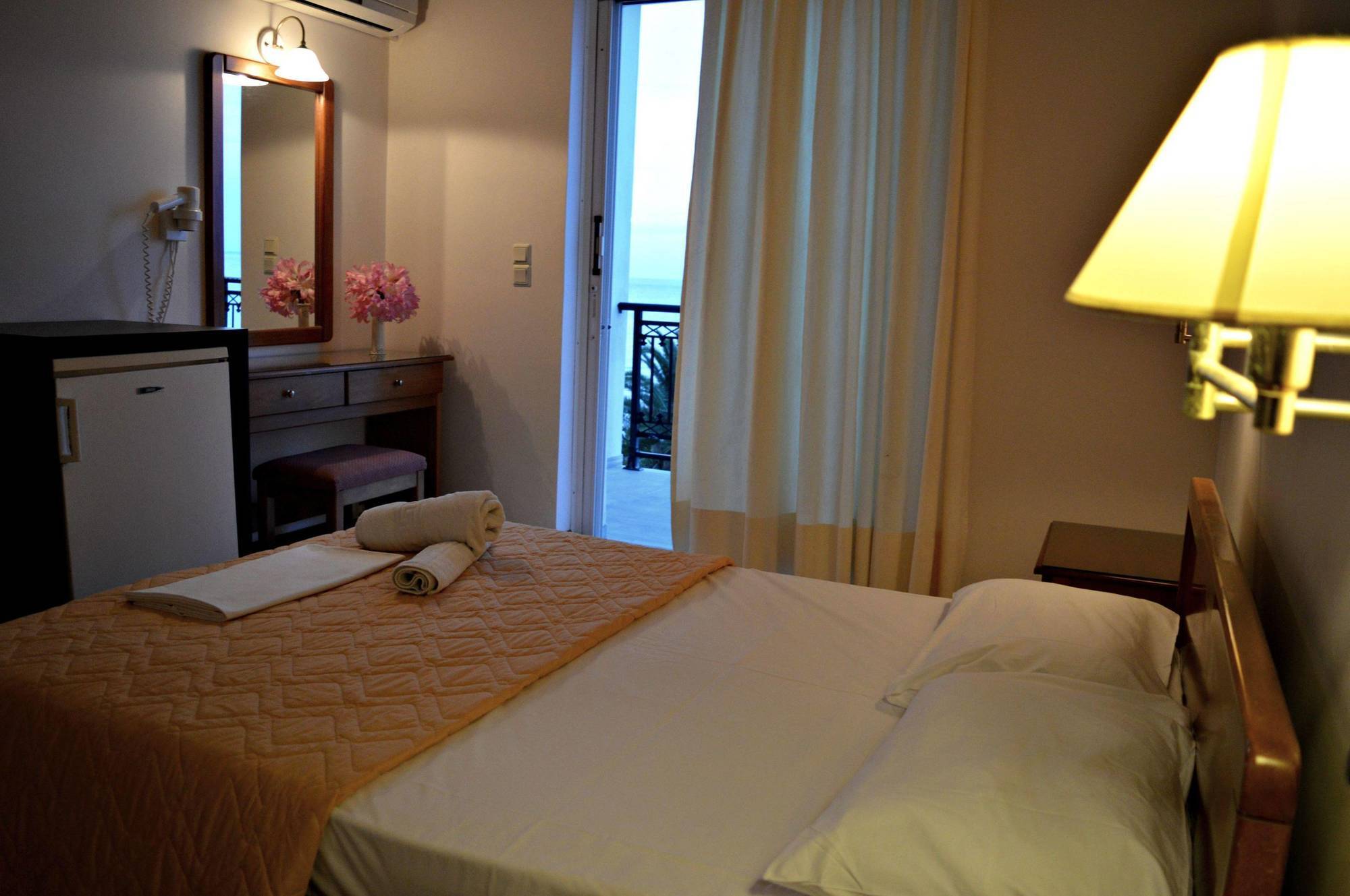 Paradise Beach Camping Platys Gialos  ภายนอก รูปภาพ